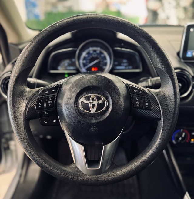 Toyota Yaris iA Vehicle Full-screen Gallery Image 09