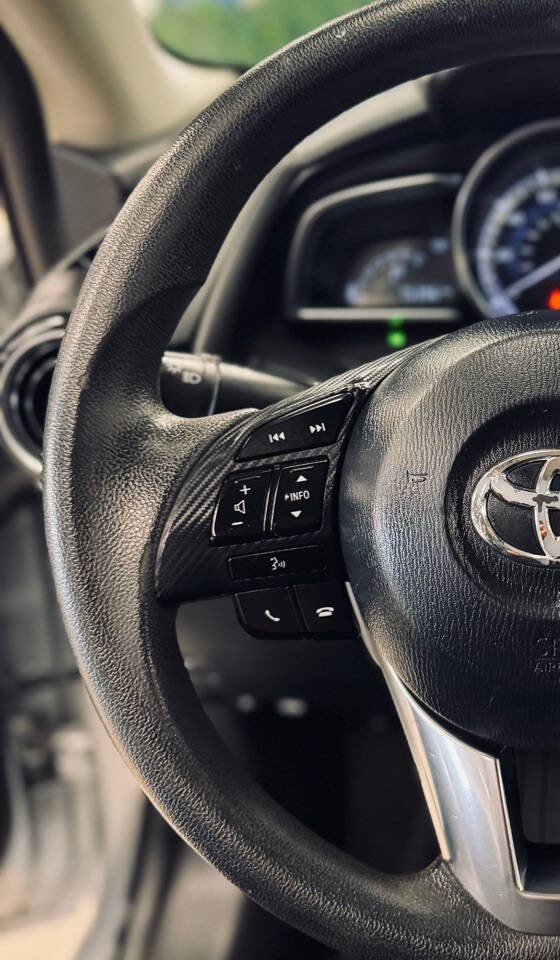 Toyota Yaris iA Vehicle Full-screen Gallery Image 10