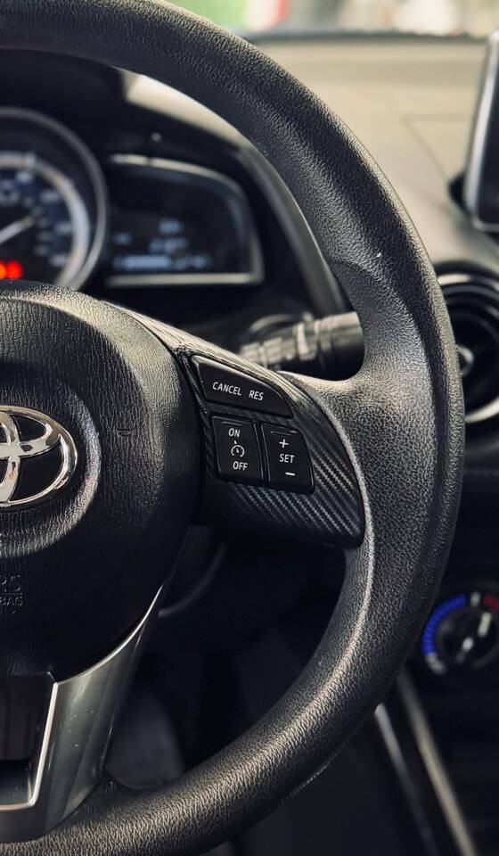 Toyota Yaris iA Vehicle Full-screen Gallery Image 11