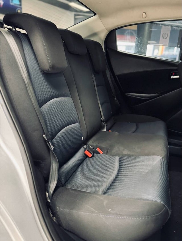 Toyota Yaris iA Vehicle Full-screen Gallery Image 17