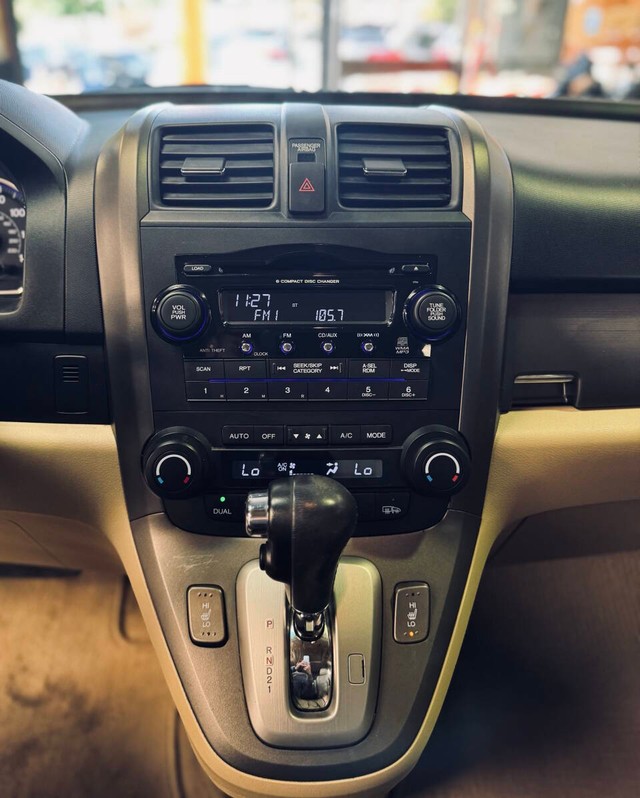 Honda CR-V Vehicle Full-screen Gallery Image 11