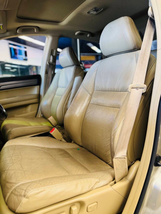 Honda CR-V Vehicle Full-screen Gallery Image 12