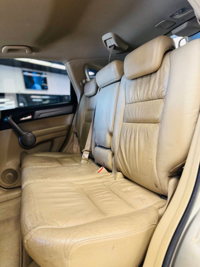 Honda CR-V Vehicle Full-screen Gallery Image 15