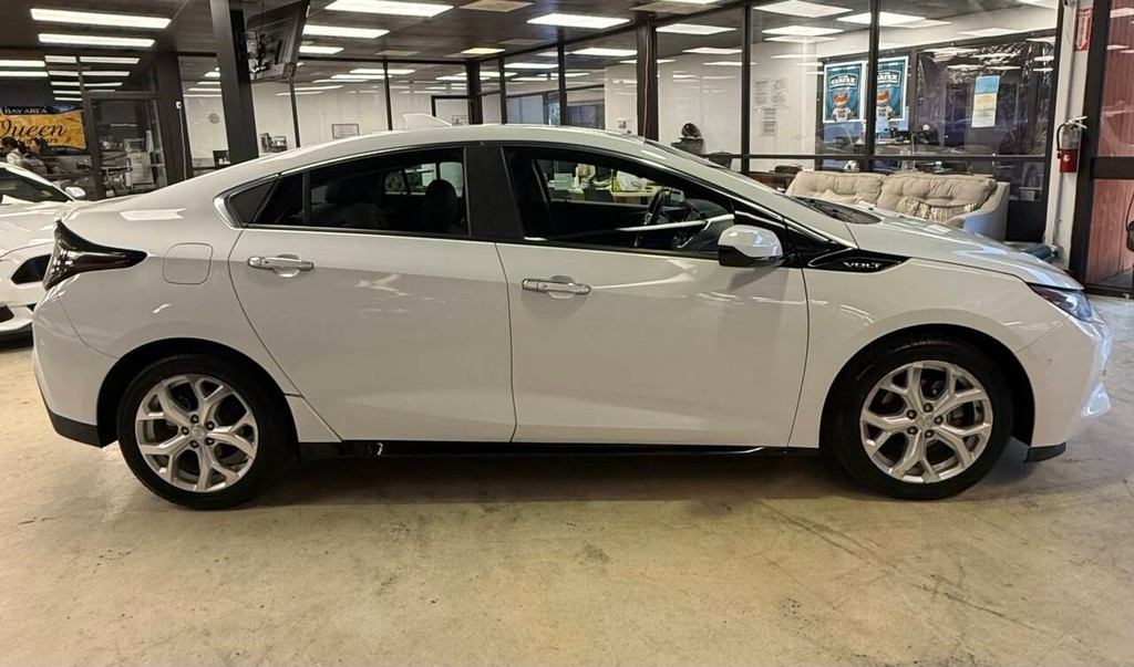 Chevrolet Volt Vehicle Full-screen Gallery Image 08