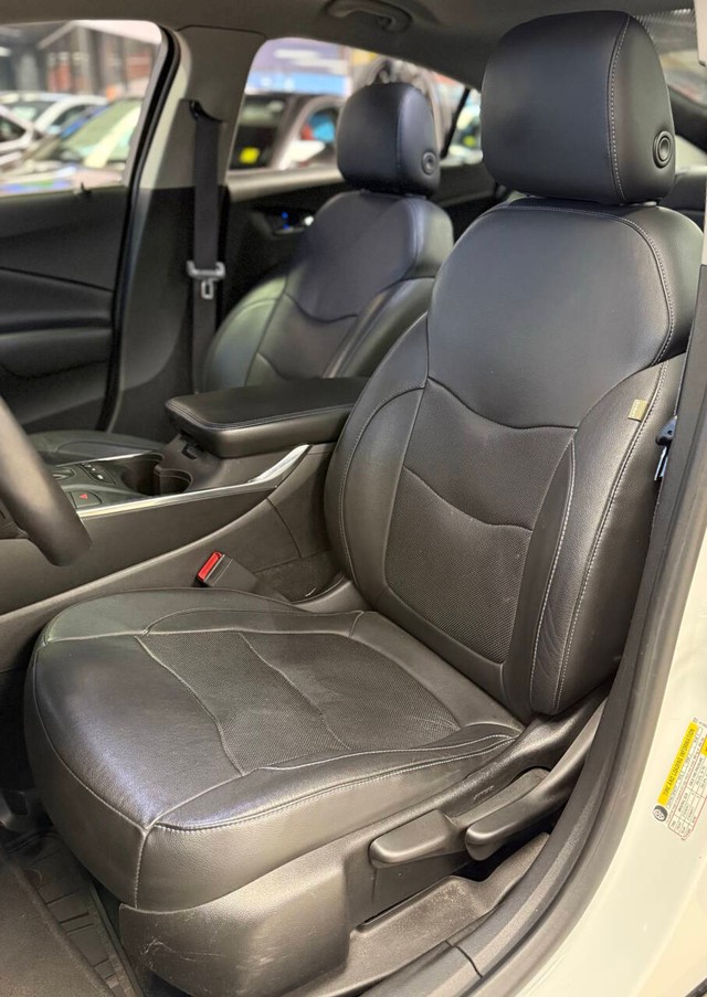 Chevrolet Volt Vehicle Full-screen Gallery Image 12