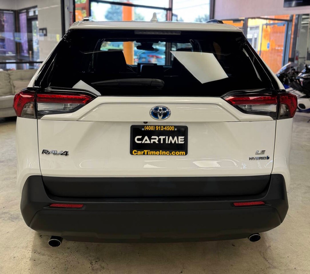 Toyota RAV4 Hybrid Vehicle Full-screen Gallery Image 07