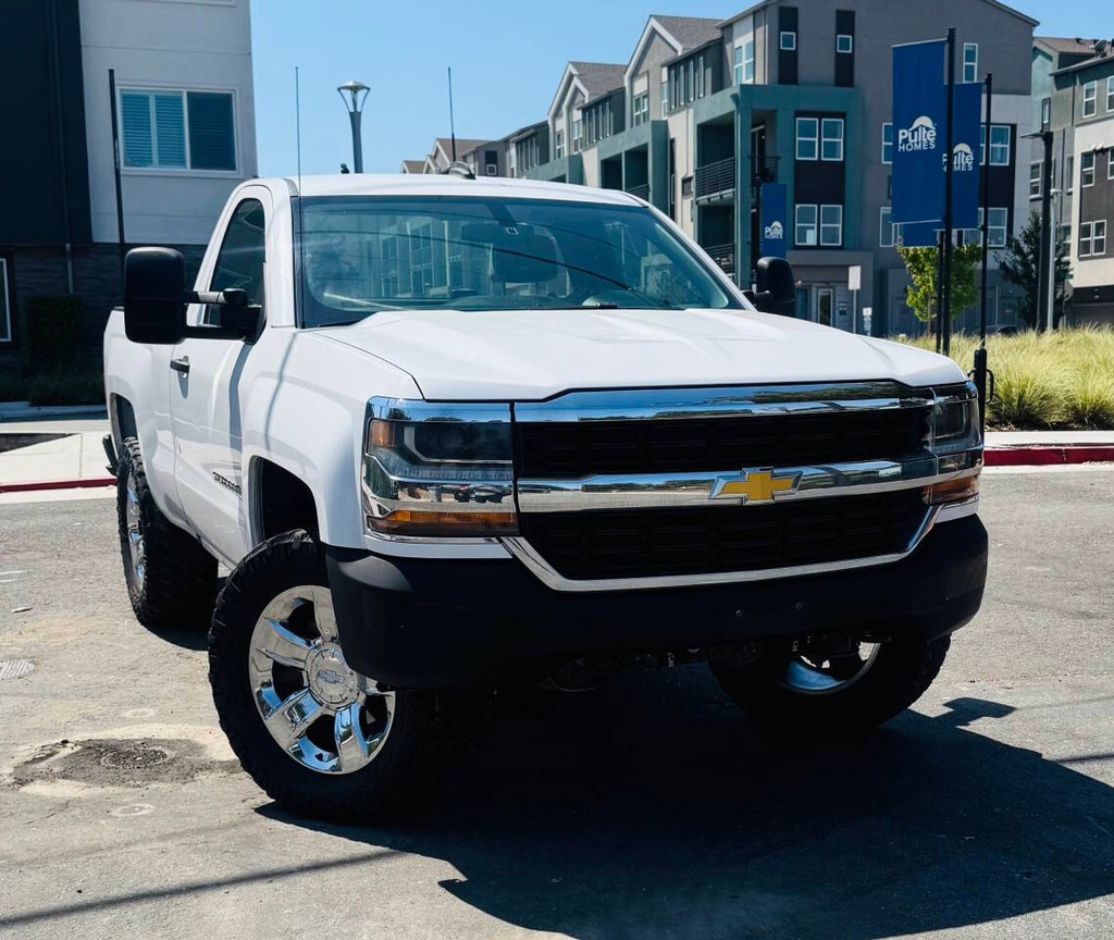 Chevrolet Silverado 1500 Vehicle Full-screen Gallery Image 02