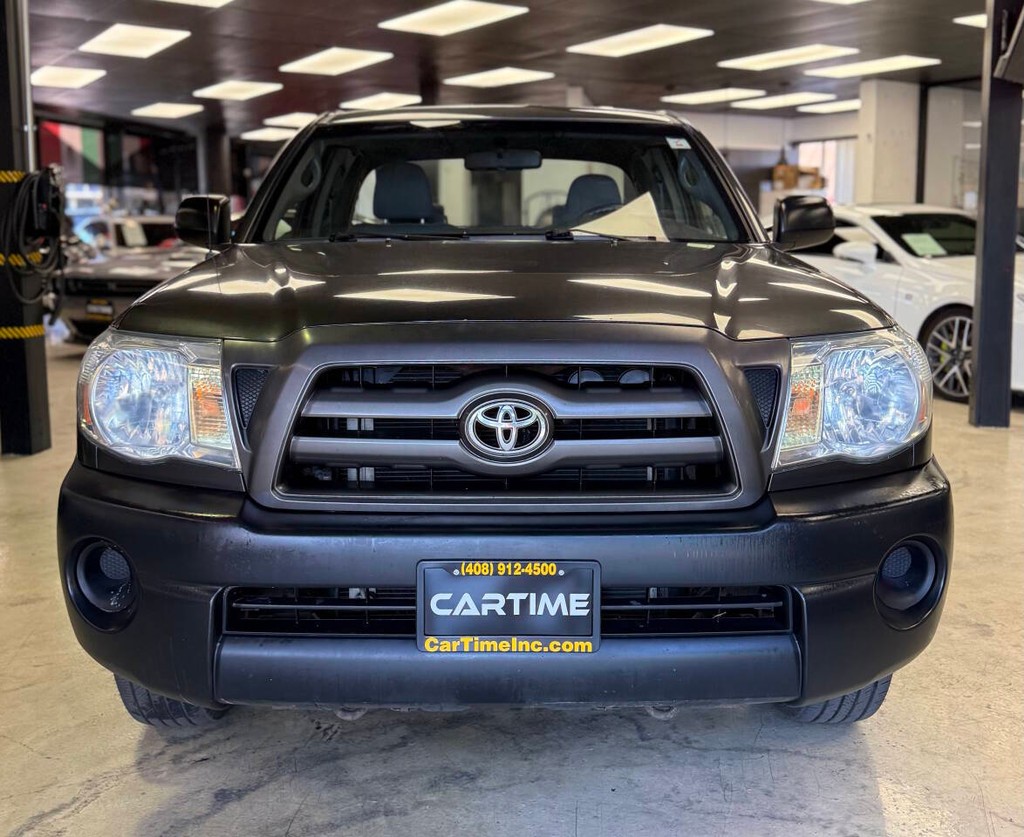 Toyota Tacoma Vehicle Full-screen Gallery Image 02