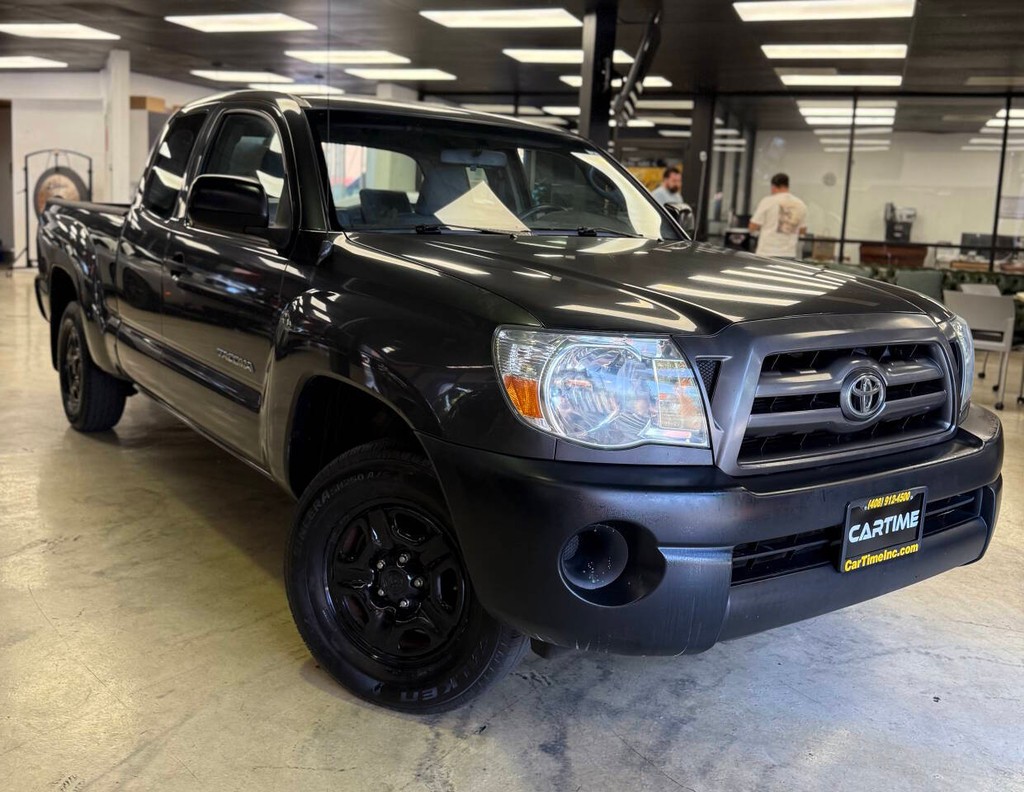 Toyota Tacoma Vehicle Full-screen Gallery Image 04