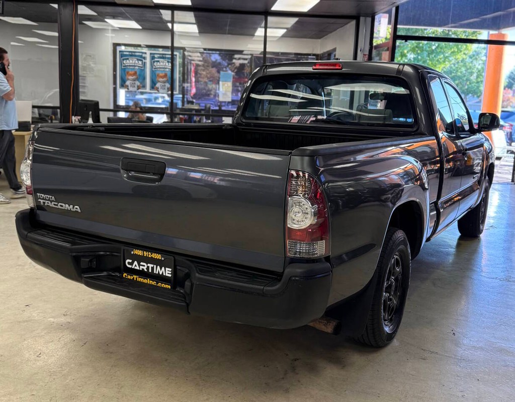 Toyota Tacoma Vehicle Full-screen Gallery Image 08