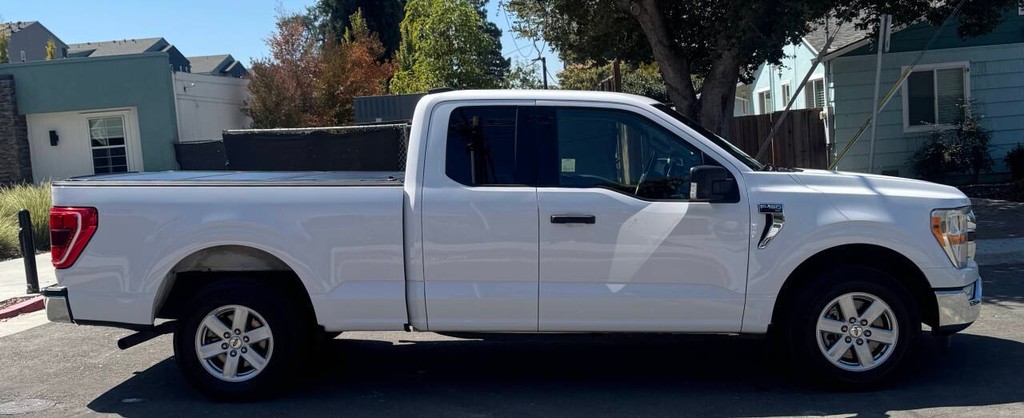 Ford F-150 Vehicle Full-screen Gallery Image 04