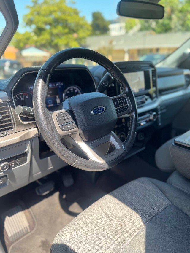 Ford F-150 Vehicle Full-screen Gallery Image 09