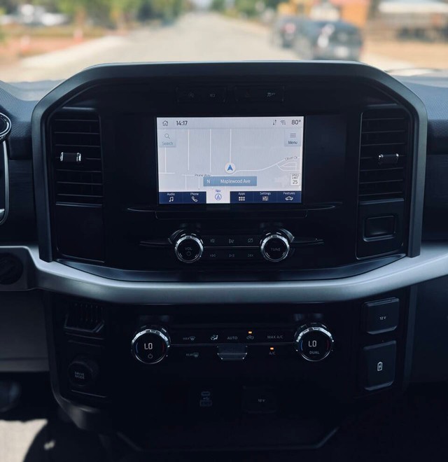 Ford F-150 Vehicle Full-screen Gallery Image 10