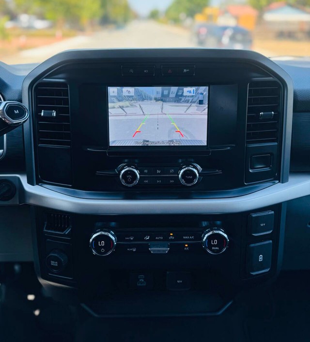 Ford F-150 Vehicle Full-screen Gallery Image 11