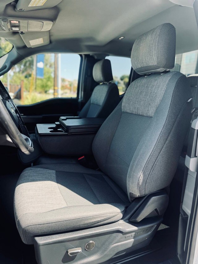 Ford F-150 Vehicle Full-screen Gallery Image 12