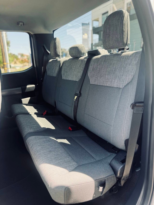 Ford F-150 Vehicle Full-screen Gallery Image 15