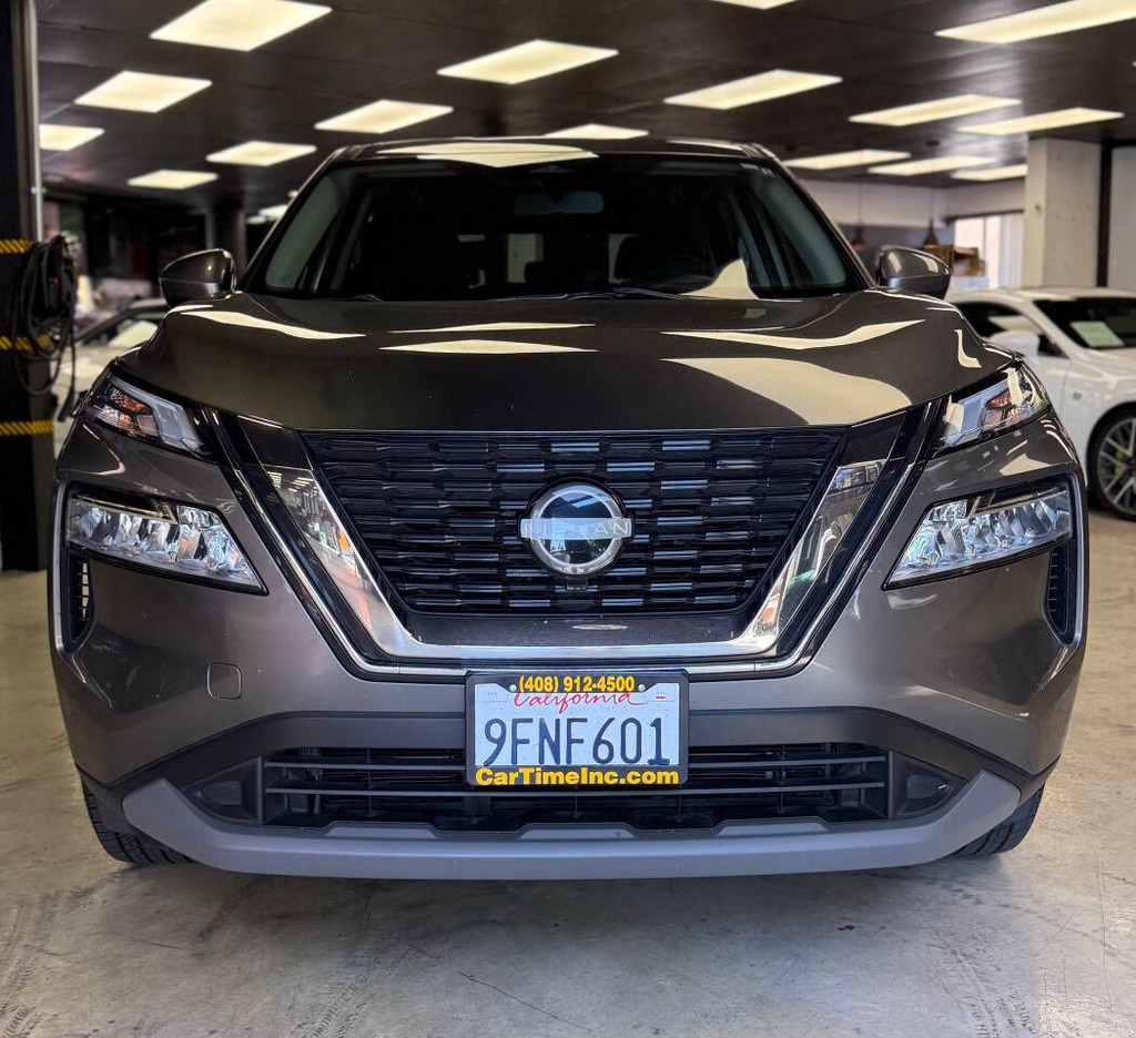 Nissan Rogue Vehicle Full-screen Gallery Image 02