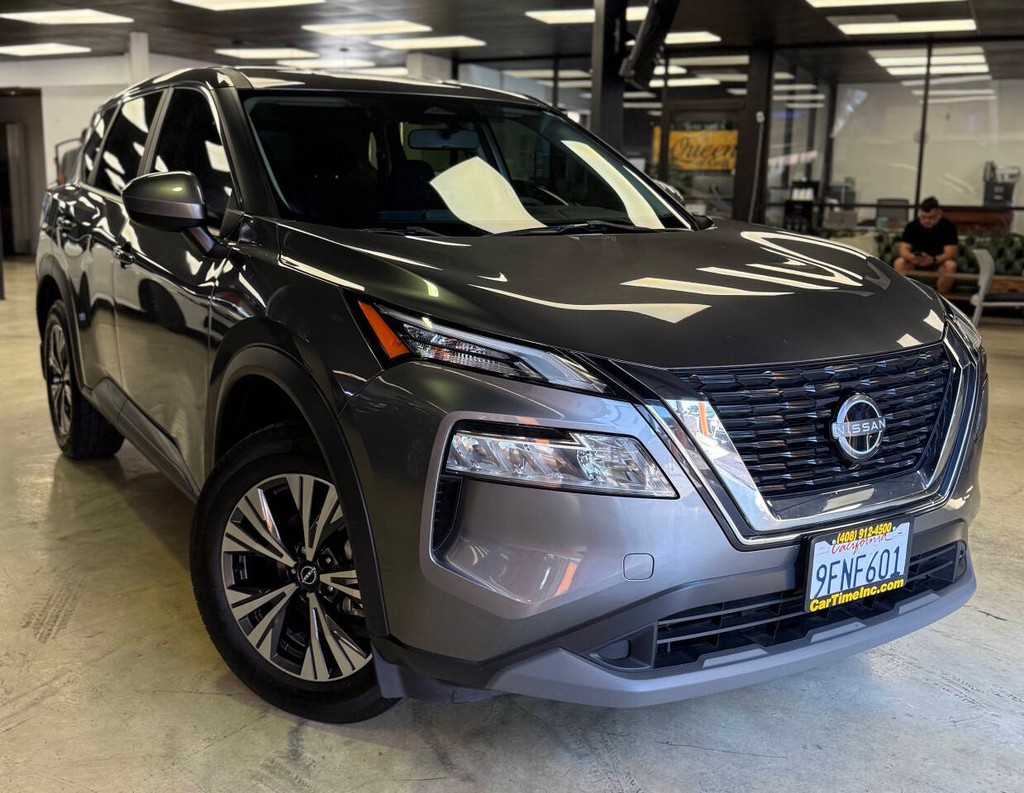 Nissan Rogue Vehicle Full-screen Gallery Image 04