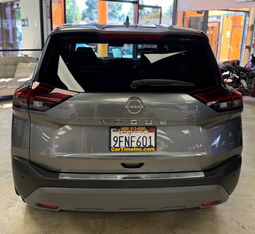 Nissan Rogue Vehicle Full-screen Gallery Image 07