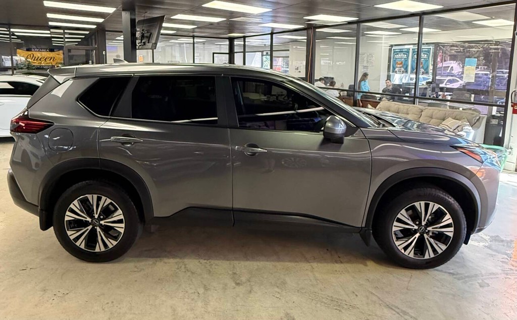 Nissan Rogue Vehicle Full-screen Gallery Image 08