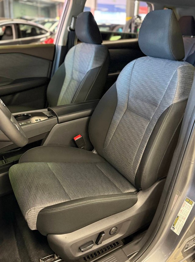 Nissan Rogue Vehicle Full-screen Gallery Image 13