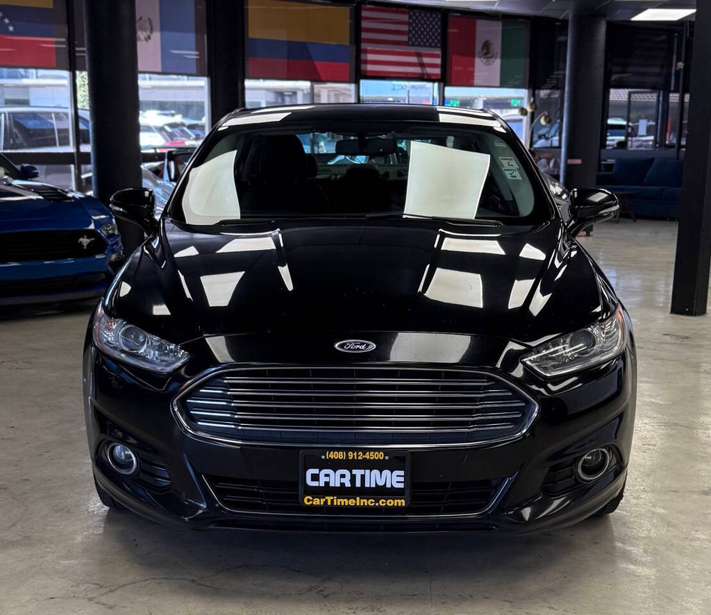 Ford Fusion Vehicle Full-screen Gallery Image 03