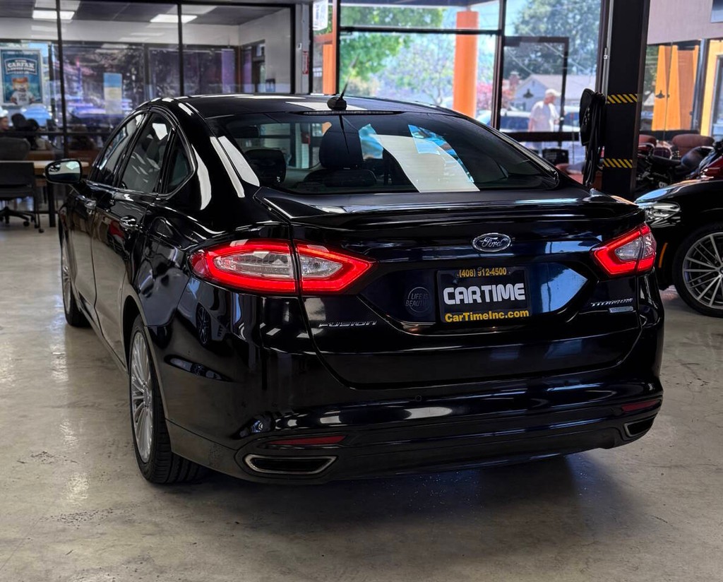 Ford Fusion Vehicle Full-screen Gallery Image 06