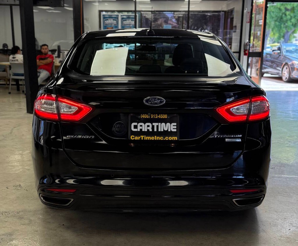 Ford Fusion Vehicle Full-screen Gallery Image 07