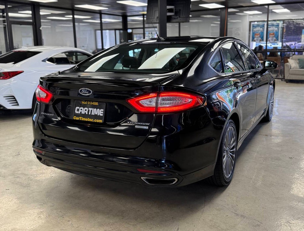 Ford Fusion Vehicle Full-screen Gallery Image 08