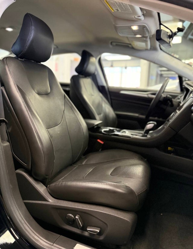 Ford Fusion Vehicle Full-screen Gallery Image 13