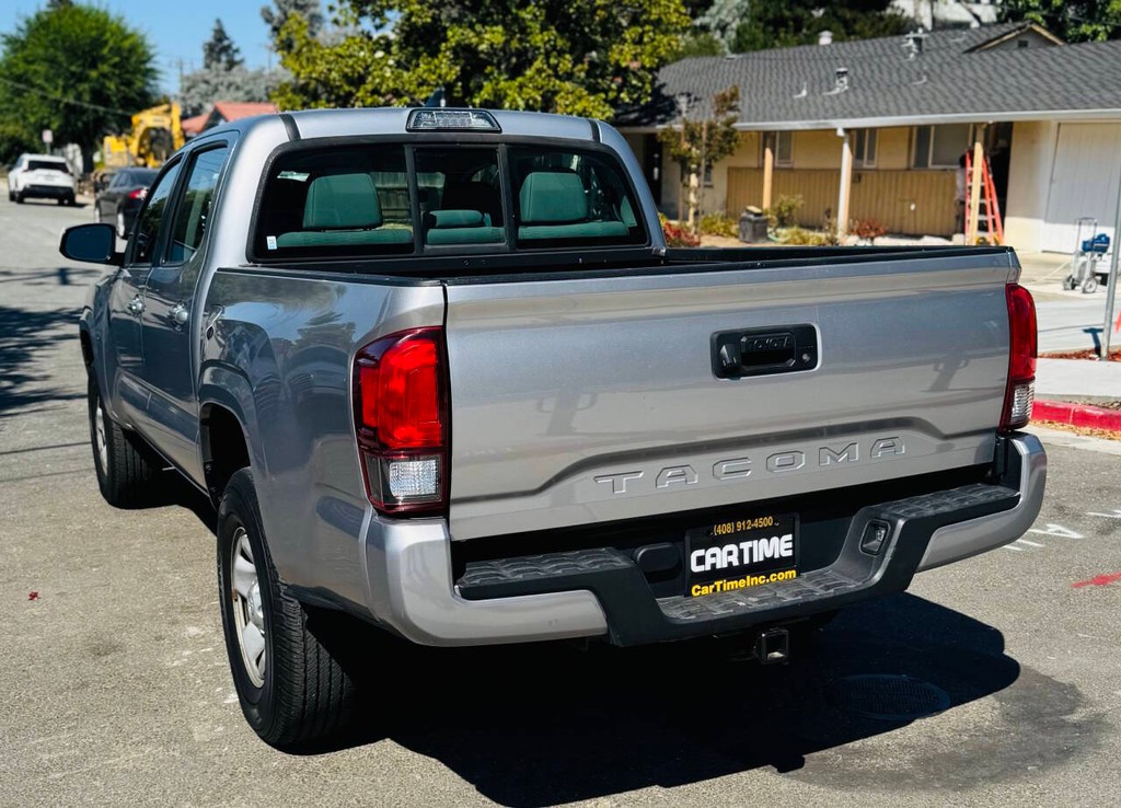 Toyota Tacoma Vehicle Full-screen Gallery Image 06