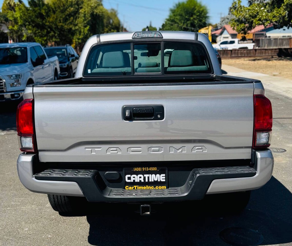 Toyota Tacoma Vehicle Full-screen Gallery Image 07