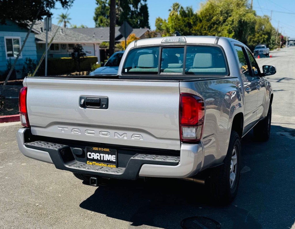 Toyota Tacoma Vehicle Full-screen Gallery Image 08