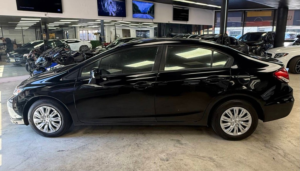 Honda Civic Sedan Vehicle Full-screen Gallery Image 04