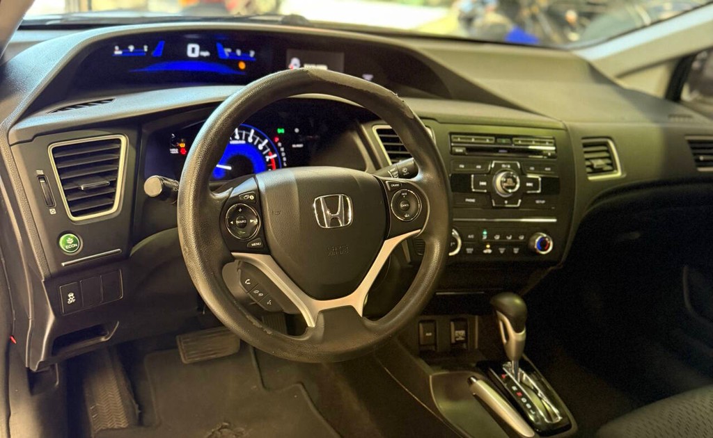 Honda Civic Sedan Vehicle Full-screen Gallery Image 09