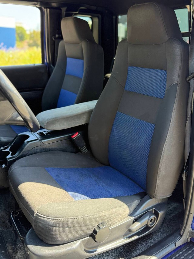 Ford Ranger Vehicle Full-screen Gallery Image 11