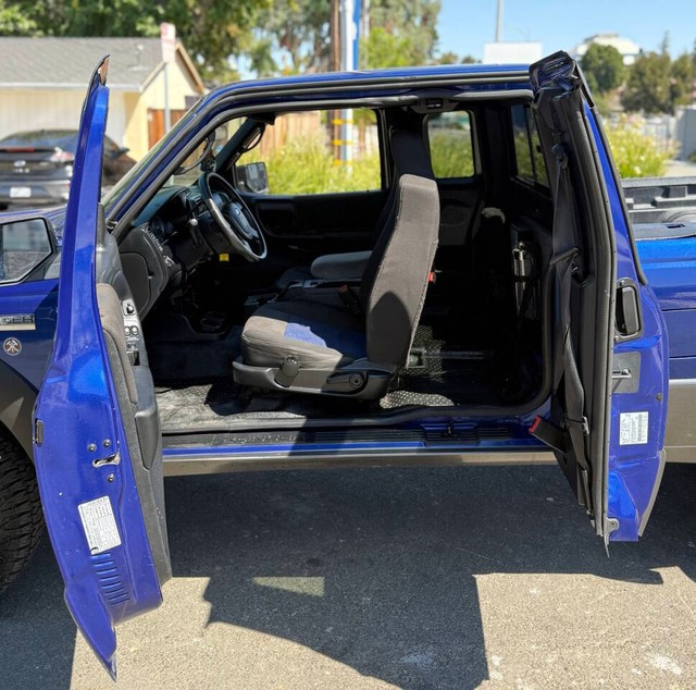 Ford Ranger Vehicle Full-screen Gallery Image 12