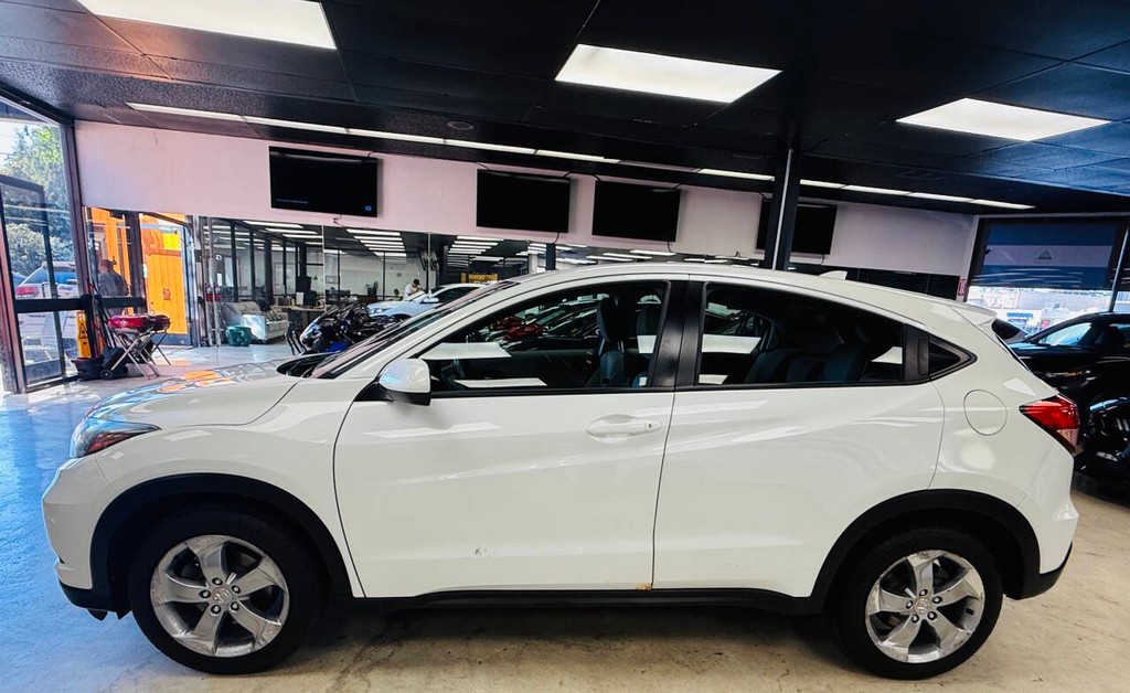 Honda HR-V Vehicle Full-screen Gallery Image 03