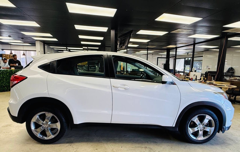 Honda HR-V Vehicle Full-screen Gallery Image 07