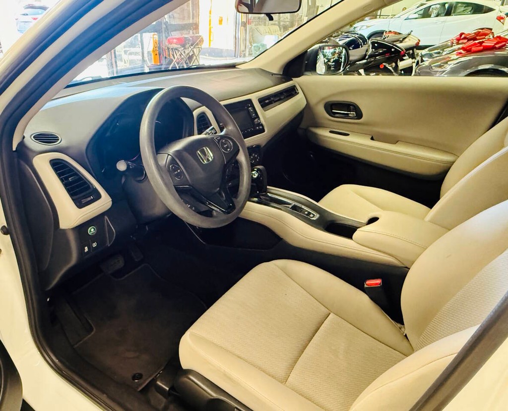 Honda HR-V Vehicle Full-screen Gallery Image 10