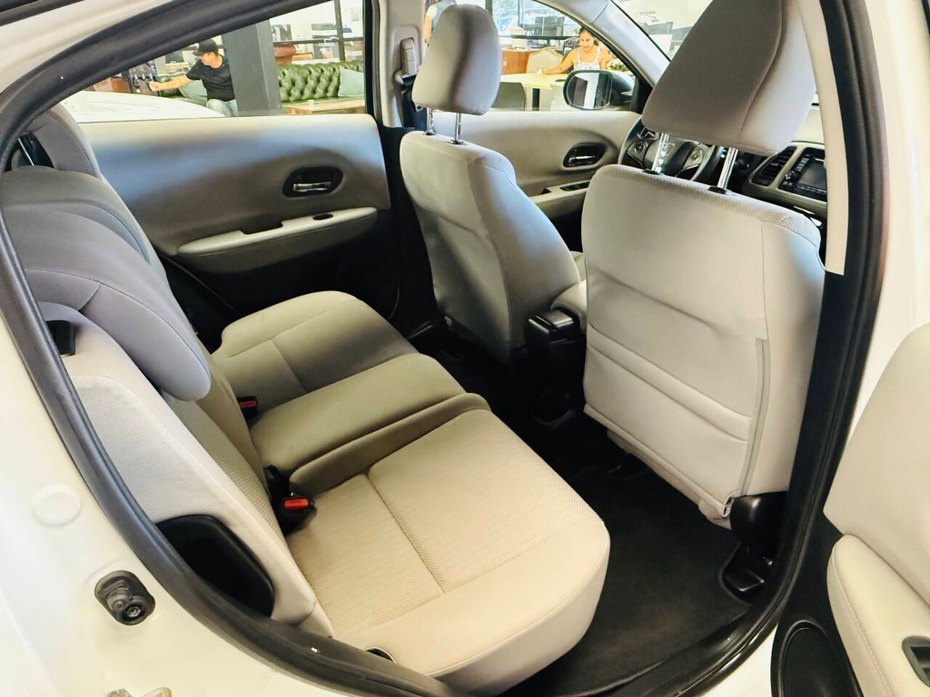 Honda HR-V Vehicle Full-screen Gallery Image 12