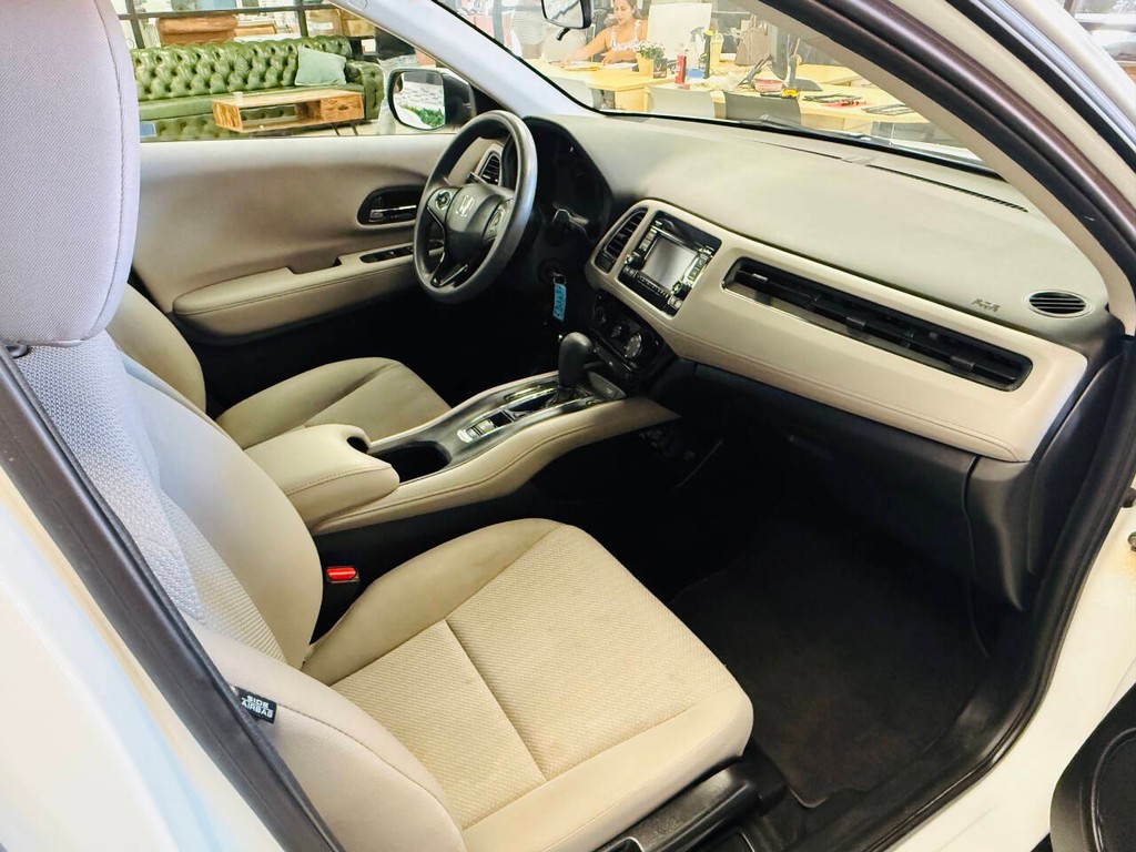 Honda HR-V Vehicle Full-screen Gallery Image 13