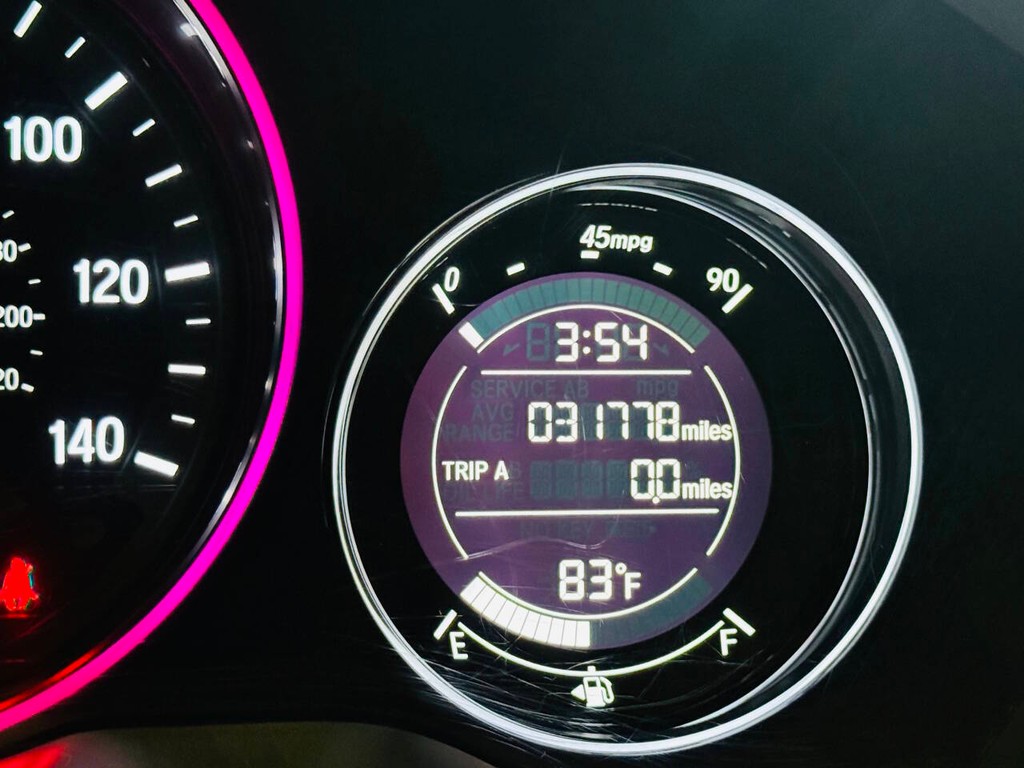 Honda HR-V Vehicle Full-screen Gallery Image 14