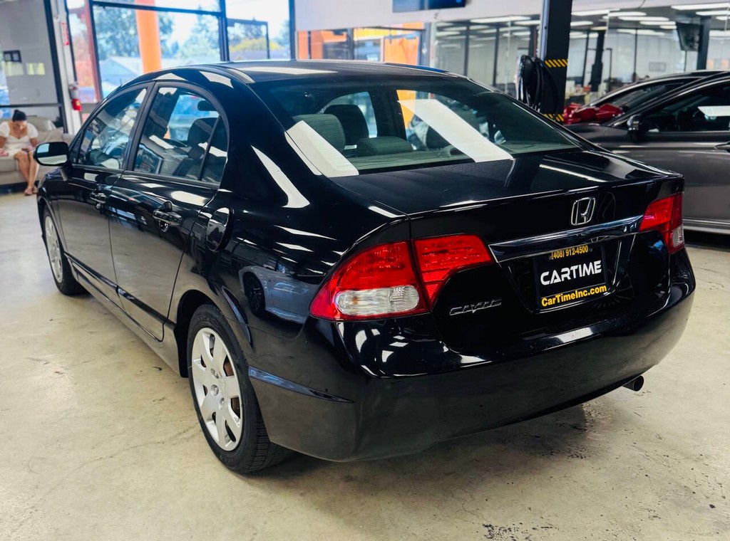 Honda Civic Sedan Vehicle Full-screen Gallery Image 04