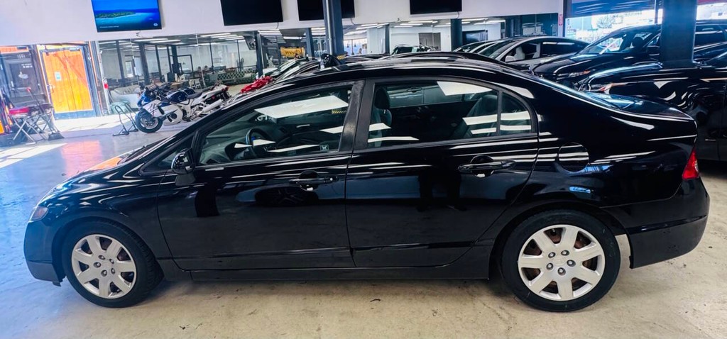 Honda Civic Sedan Vehicle Full-screen Gallery Image 06