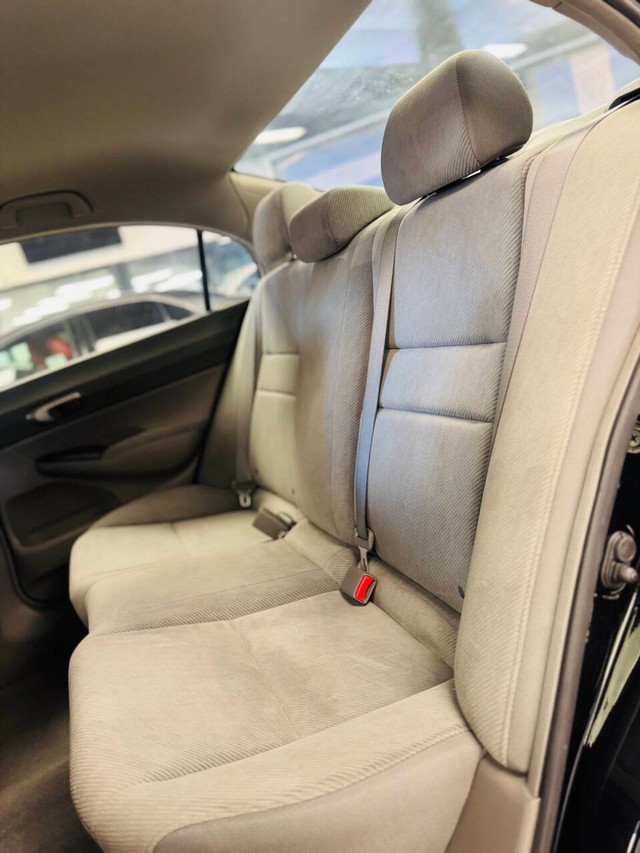 Honda Civic Sedan Vehicle Full-screen Gallery Image 13