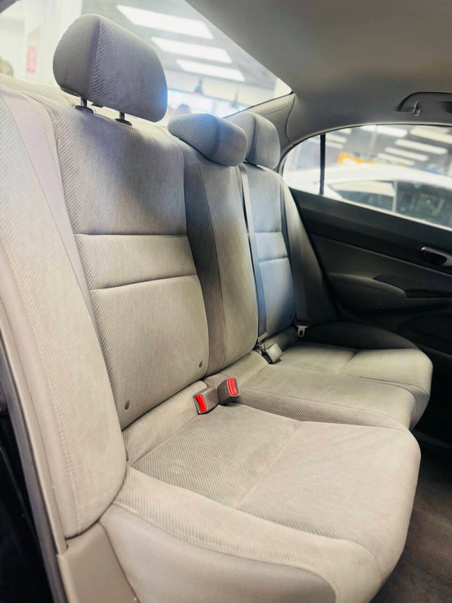 Honda Civic Sedan Vehicle Full-screen Gallery Image 15