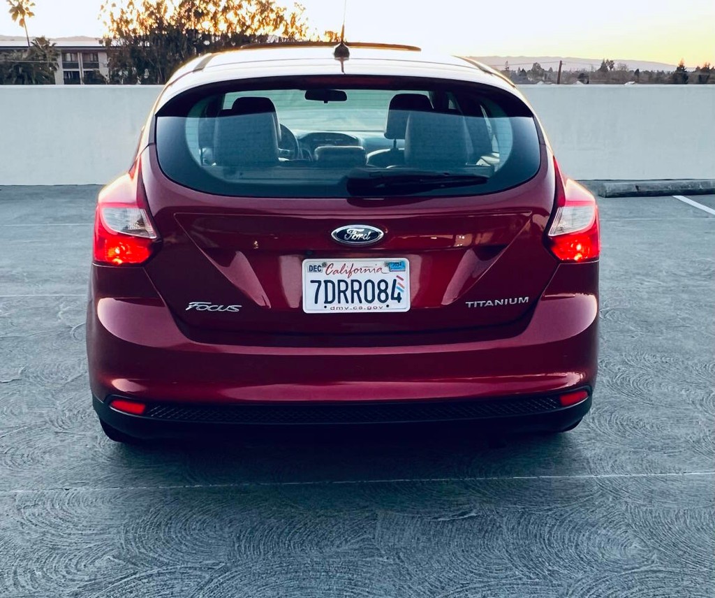 Ford Focus Hatchback Vehicle Full-screen Gallery Image 06