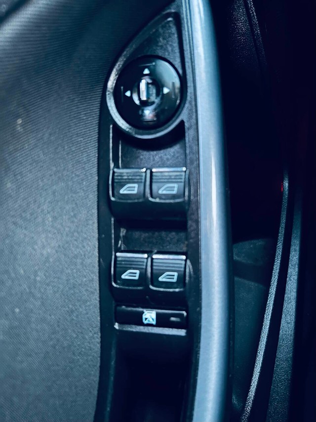 Ford Focus Hatchback Vehicle Full-screen Gallery Image 17