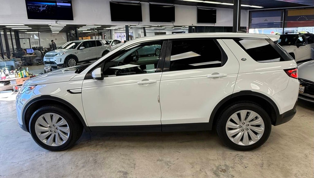 Land Rover Discovery Sport Vehicle Full-screen Gallery Image 04